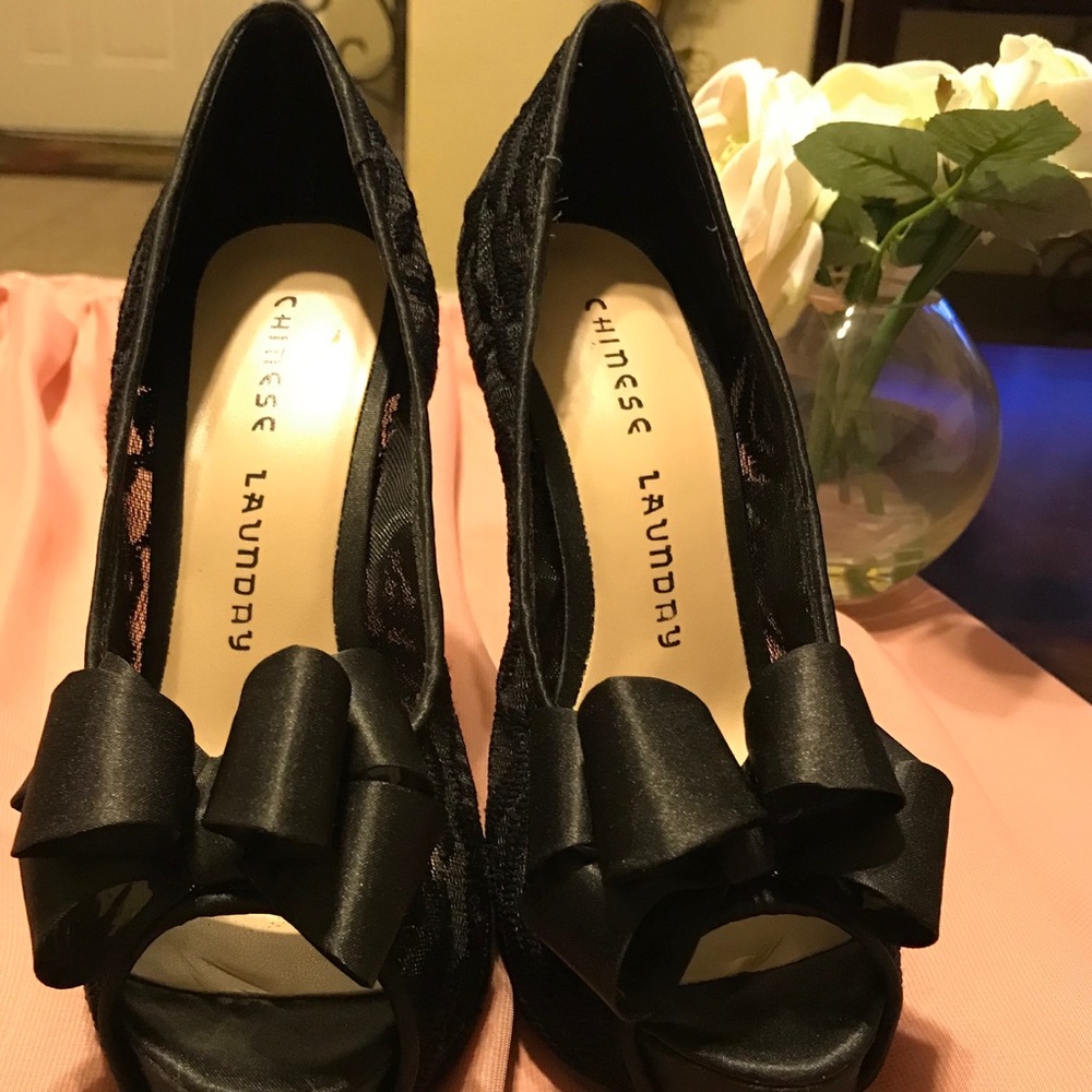 Chinese Laundry lace peep toe heels Size 6